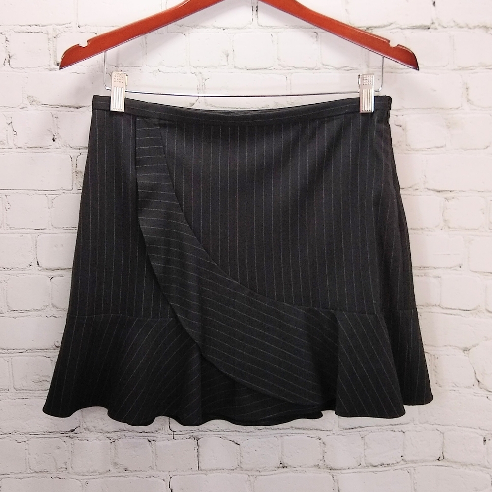 3/$15 BCBG MaxAzria ruffle hem mini skirt